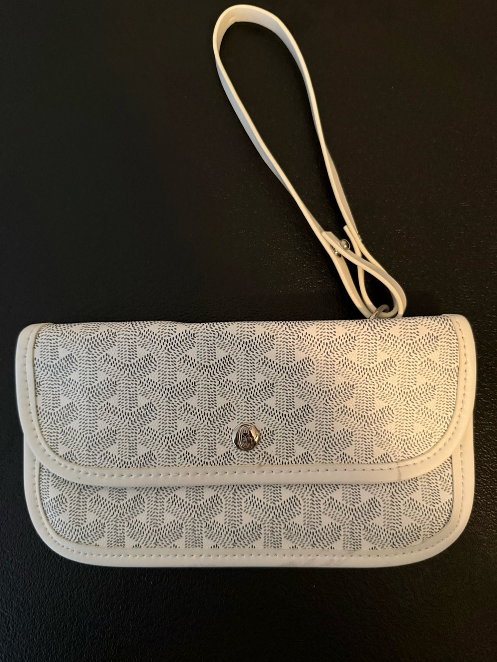 White Patterned Wristlet Clutch‎ with Wrist Strap